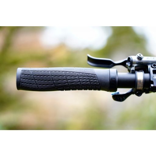 WTB CZ Control bilincses kormánymarkolat [fekete]